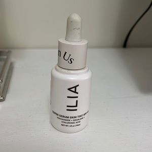 ILIA Super Serum Skin Tint Shade ST 2.5 Sombrio